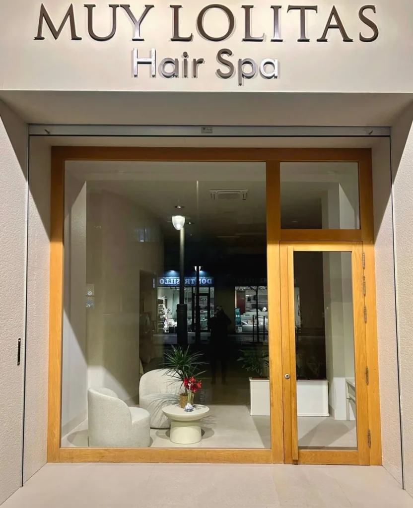 escaparate de peluqieria en logroño muy lolitas hair spa